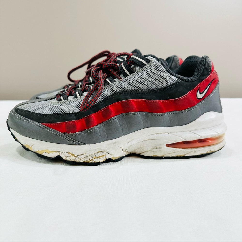 ๐ BOYS NIKE AIR MAX IN WOLF GREY, WHITE, COOL GREY SIZE US 6Y CLOTH W/ LEATHER - Picture 2 of 11
